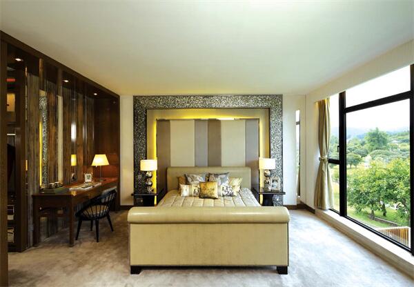 近江都區(qū)老城區(qū)商場，89平三室一廳，低價(jià)出租