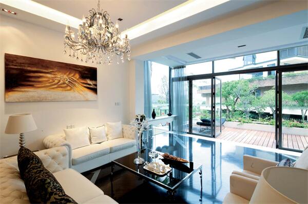 江都區(qū)新區(qū)近商場(chǎng)，96平兩室，配套齊全