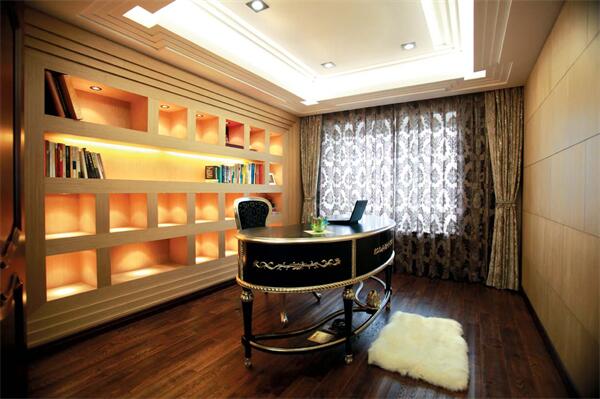 近江都區(qū)老城區(qū)商場(chǎng)，93平兩室，配套齊全，出租